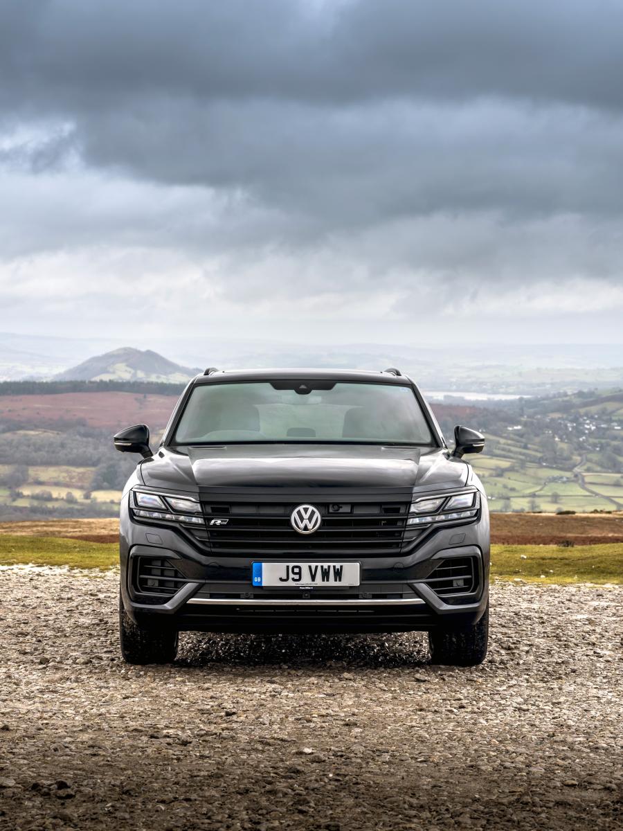  Volkswagen Touareg R-Line Black Edition 2019 года  (UK) (фото 20 из 24)